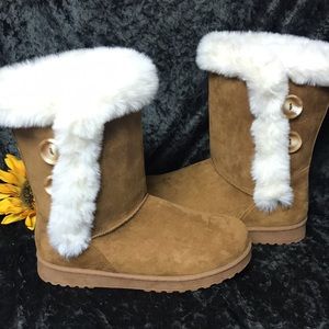 CASUAL BOOTS SIZE 9.5 SUPER SOFT LINING BUTTONS NWOB